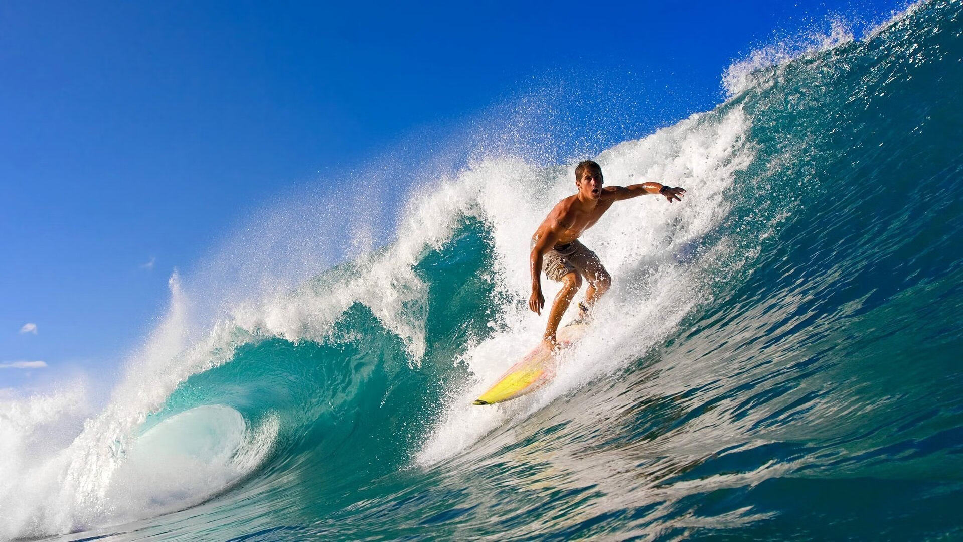 “宽板滑水:东三叉湖赛场创新运动,激情无限”