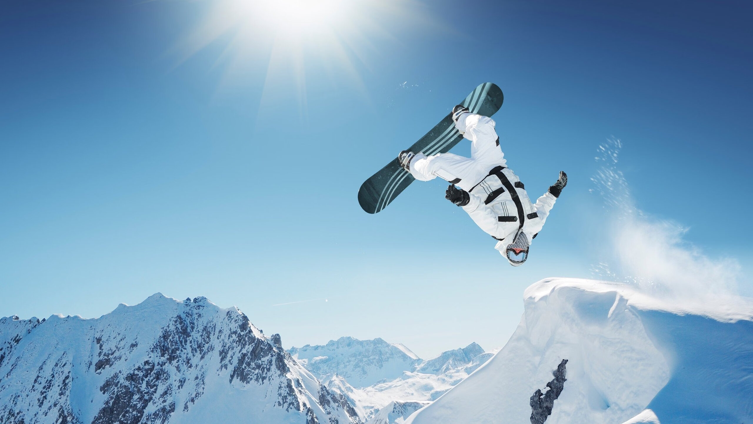 李恩:用出色的防守和精准的传球,他在中场位置上为全黑队提供保障