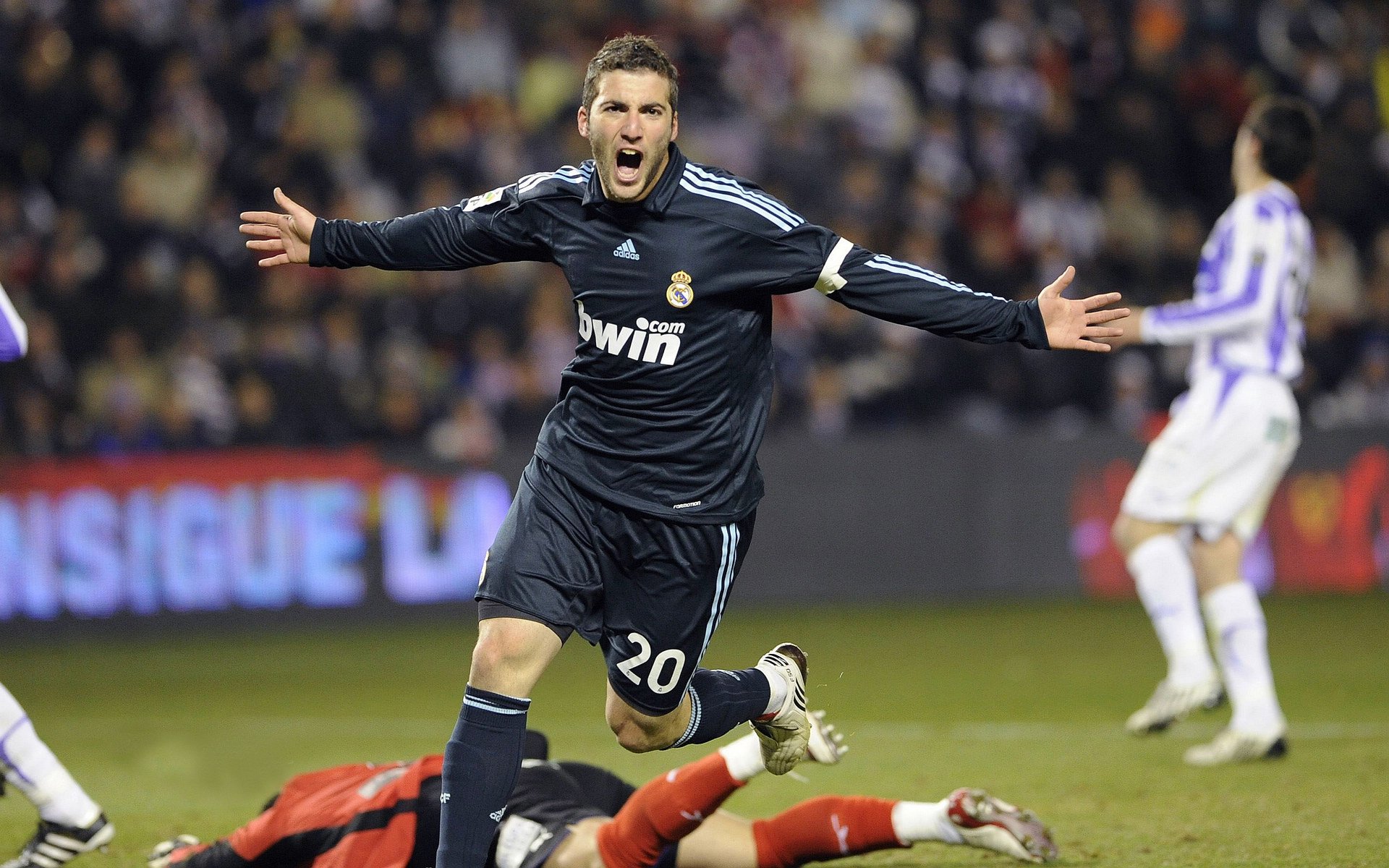 线上青少年足球技能挑战赛,激发青少年参与热情,青少年足球赛事app